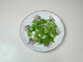 青椒洗净切三角小块