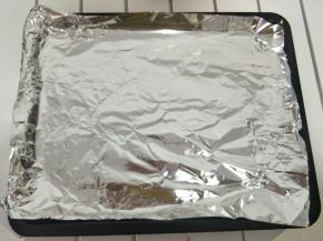 烤盘铺锡纸接油汁，方便清洗