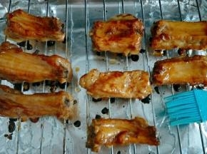 两面刷上蜂蜜水，翻面再烤20分钟