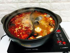 煮5分钟后，我们就不要客气了喜欢什么就放什么吧