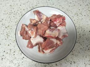 排骨斩大块洗净