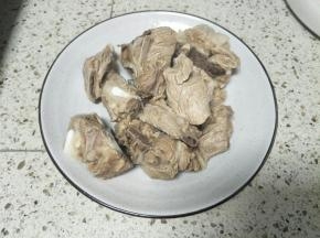 水开后捞起冲洗干净浮沫