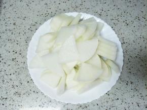 白萝卜去皮切片