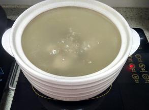 水开后转中火炖一个小时