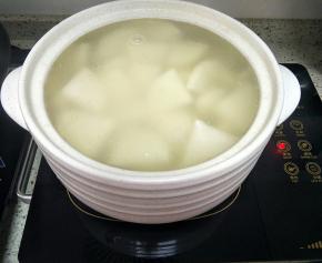 加入白萝卜煮15-20分钟