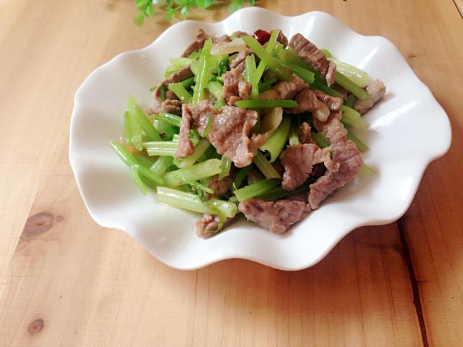 芹菜炒肉