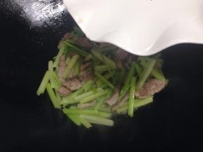 加少许的水份煮一小会~