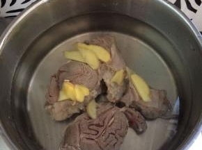 放入姜片