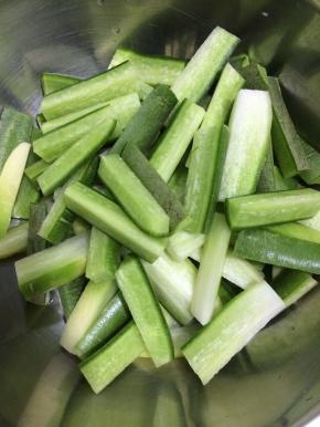 切好整整一大盆。