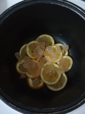 铺一成黄冰糖。