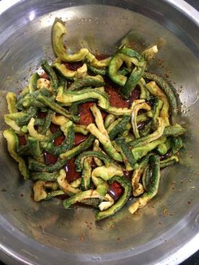 拌匀，浸泡2个小时，使味道渗透进去。