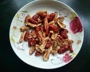 红枣去核，我用剪刀去核，很方便。