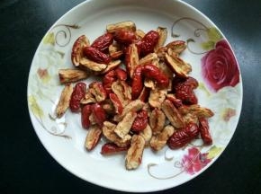 红枣去核，我用剪刀去核，很方便。