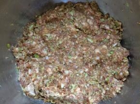 顺着一个方向，搅拌均匀，备用。