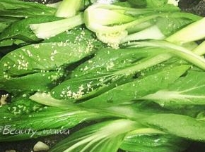 加适量盐、料酒、鸡粉翻炒均匀