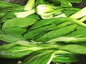倒入沥干水分的塔菜翻炒