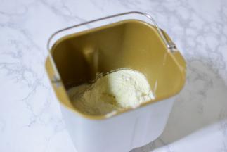 除黄油所有食材放入面包桶