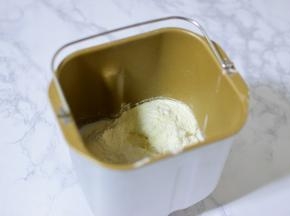 除黄油所有食材放入面包桶