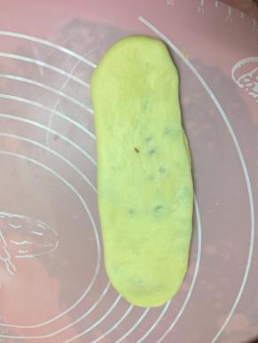 再轻轻擀成长舌状