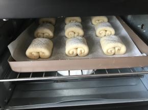 面包放在开水层上面进行二次发酵