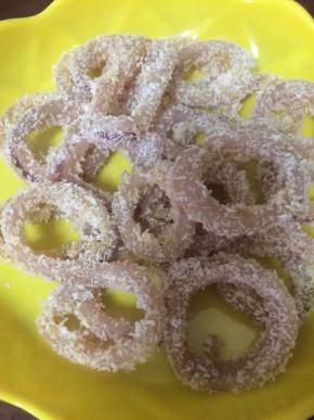 全部裹上面包糠备用