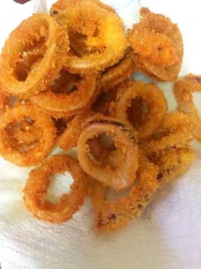 炸至大约2-3分钟，捞出控油，摆拍就可以了享用了