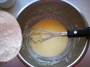 加入糖粉搅拌均匀。