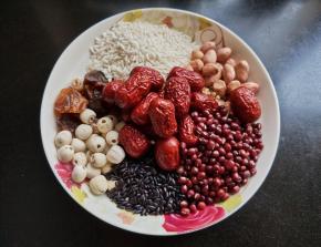 所有的食材集合。