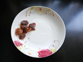准备桂圆。