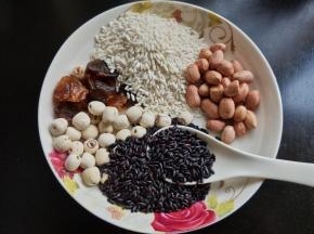 准备黑糯米。