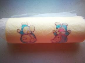 卷起来放入冰箱冷藏定型后切块食用。