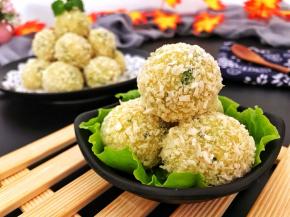 出炉！表皮脆香，中层软糯，内层芝士浓郁，层次分明，口感丰富！
拉丝的土豆球，赶紧吃起来吧