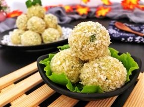 出炉！表皮脆香，中层软糯，内层芝士浓郁，层次分明，口感丰富！
拉丝的土豆球，赶紧吃起来吧