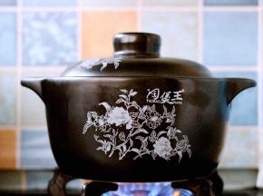 盖上锅盖小火煮5分钟左右