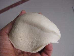 切开面团基本无气孔的样子，这样就可以了