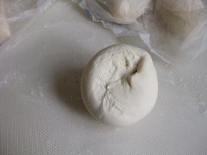 揉到非常光滑的状态，并逐步的开始收圆