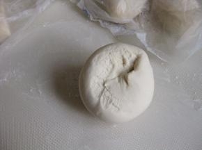 揉到非常光滑的状态，并逐步的开始收圆