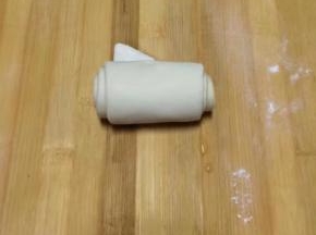 从一头向另一头卷起来
