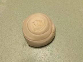 开口的那一面向上竖起来压扁