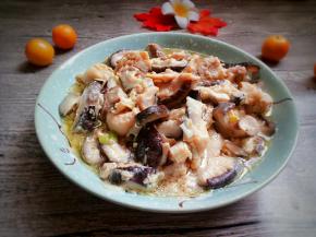 一道美味的香菇滑蛋就做好了