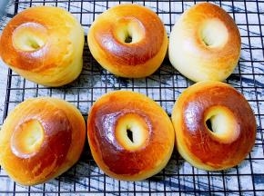 烤箱预热160度10分钟，入烤箱160度烤20分钟取出，晾温后装袋保存。