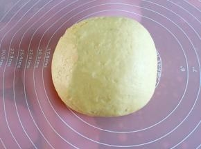 揉匀，排出面团内部的空气