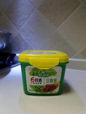 加入豆瓣酱。