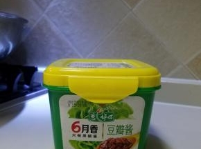 加入豆瓣酱。
