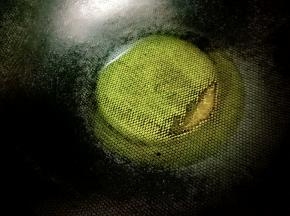 热锅中放适量的油