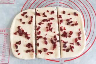 用刀分成均匀的三份；