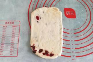 然后纵向擀开；