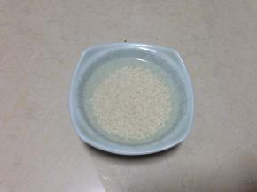 糯米洗净浸泡30分钟