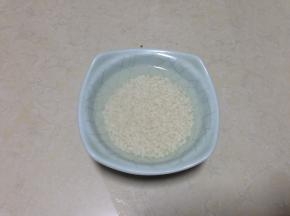 糯米洗净浸泡30分钟