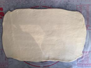 面团擀成长方形